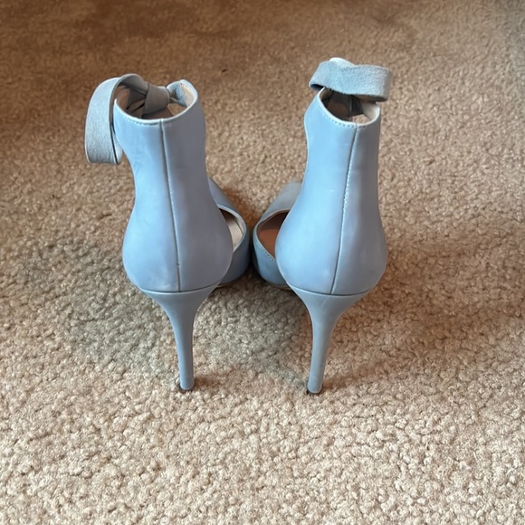 Vintage, worn once. Size 6 toe box runs small 5 1/2.. Some fading on the left - Picture 2 of 6